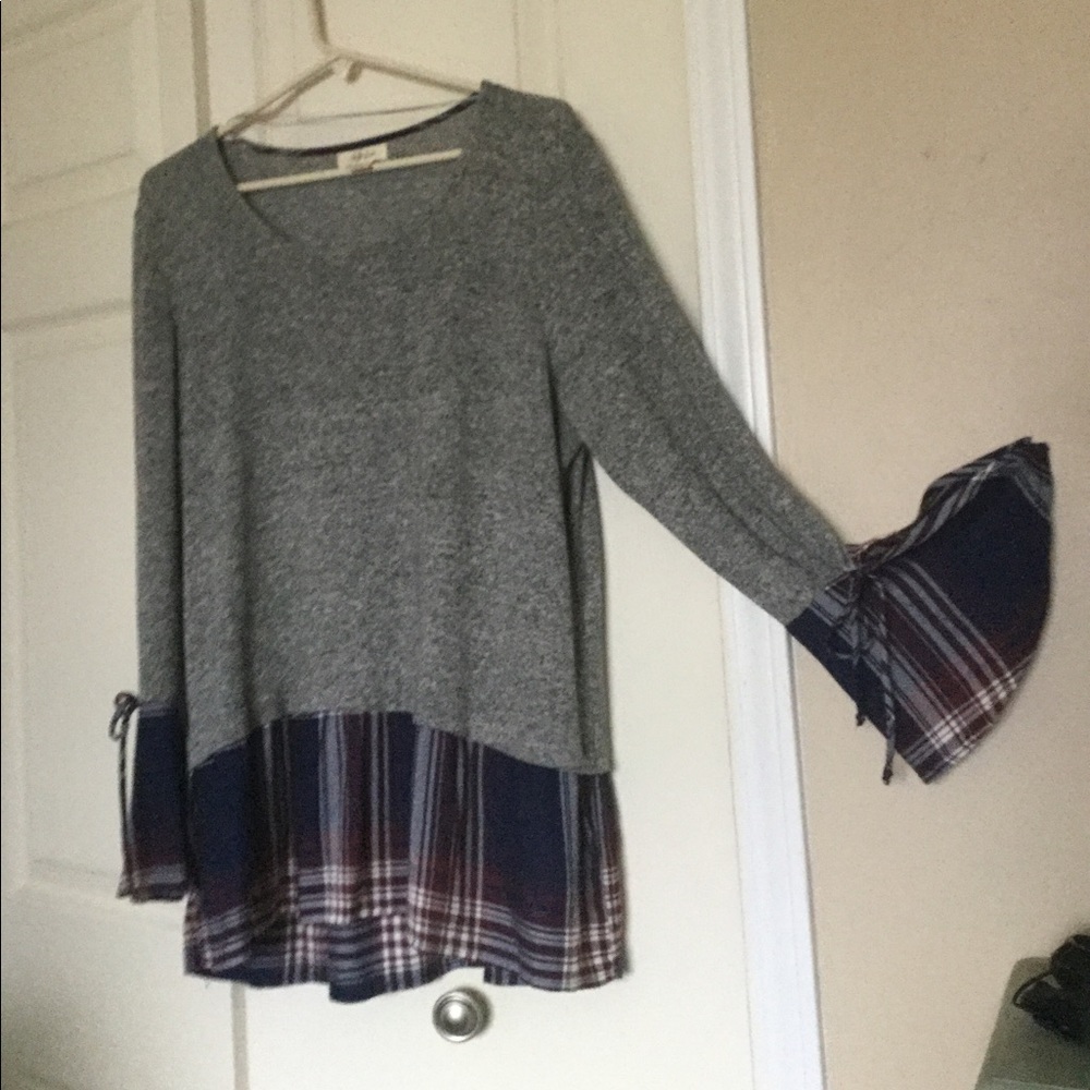 NY&Co plaid trimmed sweat shirt